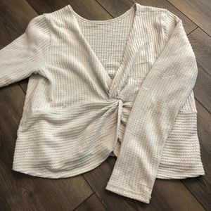 Hollister thin sweater with a design in front